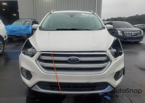 2017 Ford Escape Titanium z USA, uszkodzony, nr VIN 1FMCU0JD7HUB56443